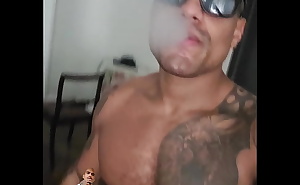 Marcelo pauzao fumando um marcellopauzao XXX video 
