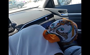SEXY EBONY GIVING HEAD AT RED LIGHT WHILE SHE IS DRIVING