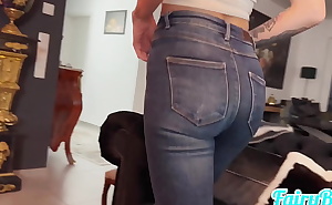 Wie findest du meinen Arsch in der Jeans?