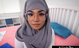 Nerdy Big Ass Muslim Hottie Gets Confidence Boost From Her Stepbro
