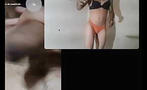 Putito crossdresser enseñando su sexy cuerpo por videollamada