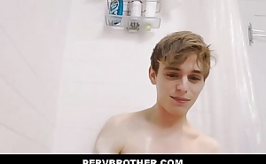 Blonde Stepbrother Family Sex With Older Stepbrother In Bathtub POV - Zach Brenton