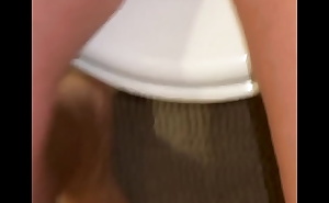 PISSING IN HIS TOILET, LOOK HOW HAIRY HIS PISS IS, THE PISS FLOWS WELL and SMELLS GOOD. I WANT TO DESCRIBE YOU, LOOK SOON.