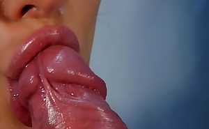Juicy lips sucking big cock head