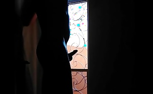 zorrohotxxx exhibiéndose desnudo junto a la ventana
