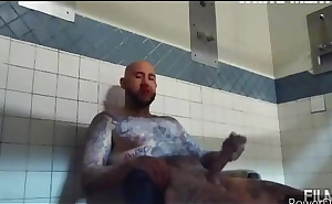 Prison cumshot at its finest.. longstroking white cock hiding in the prison shower