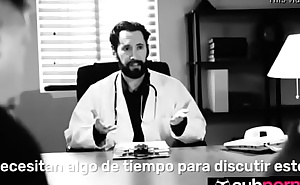 Doctor se folla hermosa rubia frente al esposo sub español subporno subtitulado