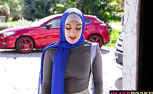 HijabHookup XXX video - Big ass Arab college teen Violet Gems didnt like Mardi Gras at all
