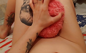 Love to rub my juicy pussy hard with pillow humping and have deep orgasms