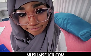 MuslimsFuck-Lucky Stud Bangs Hard Middle-Eastern Pussy And Covers Her Pretty Face With Huge Load