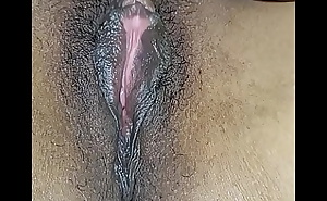 Mostrando su Cuca vagina y clítoris para ustedes