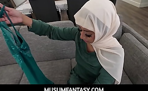 MuslimFantasy- Good gurl Binky Beaz letting the pervy stud ram he tight sweet pussy