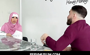 PervMuslim - Muslim Babe Paulina Ruiz Finds Her Inspiration Peter Green