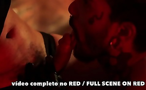Sexo em Festa - chupando e dando para vários - VÍDEO Completo No RED
